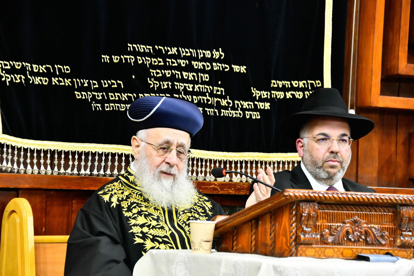 הראשל"צ הגר"י יוסף בשיעור בזאת חנוכה