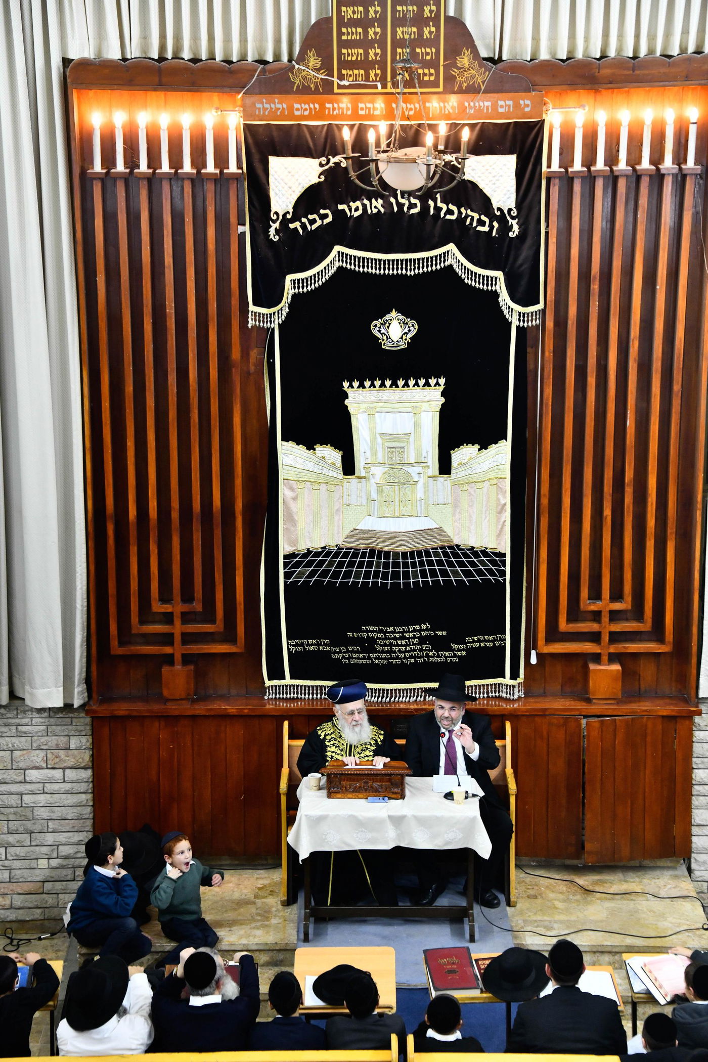 הראשל"צ הגר"י יוסף בשיעור בזאת חנוכה