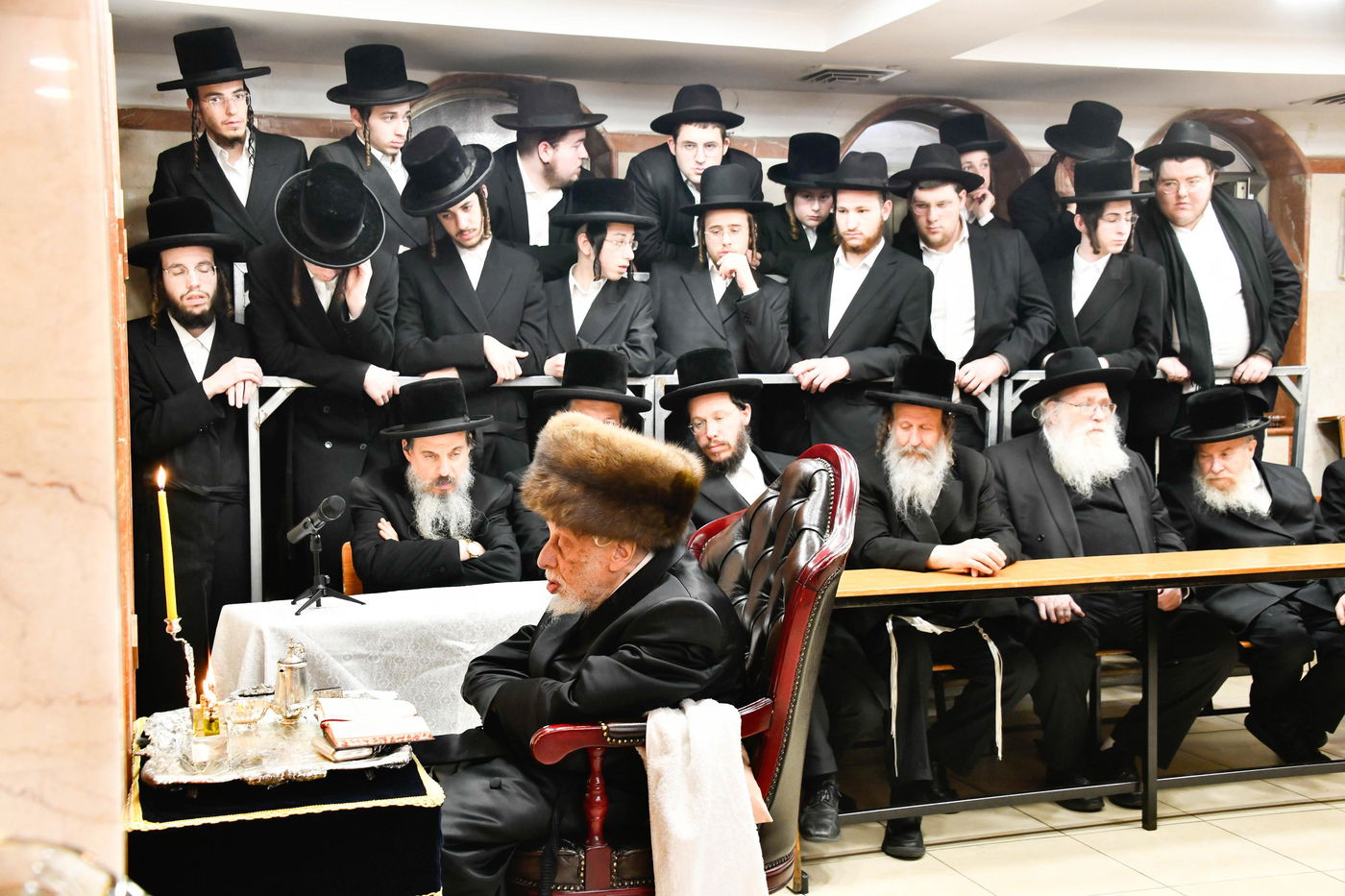 האדמו"ר מקופיטשניץ בהדלקת נרות חנוכה