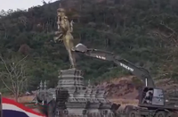 הסלמה בקו האש: צבא תאילנד מחק אנדרטה היסטורית בגבול קמבודיה | צפו