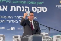 המיליונר הצרפתי צבי עמר חשף בעיר החרדית: "קיבלתי אזרחות ישראלית"