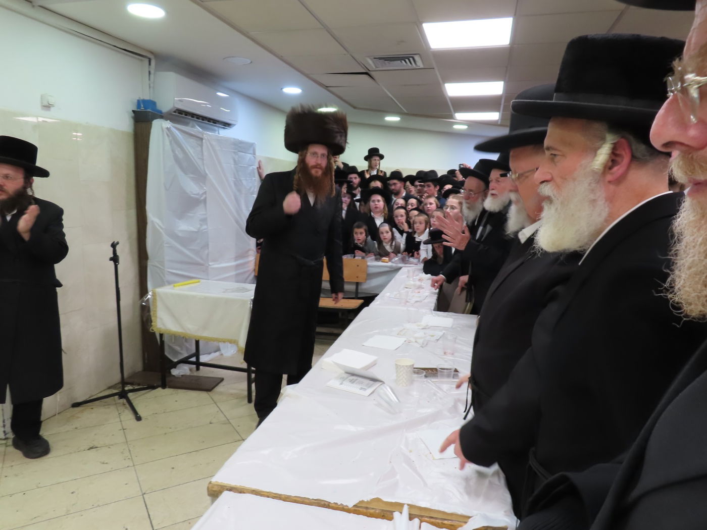 חנוכה בחצר הקודש קאליב