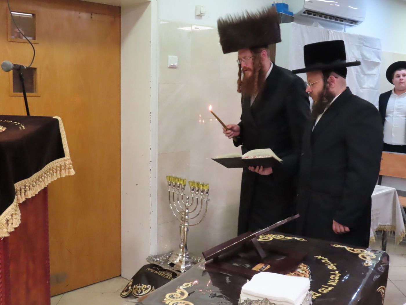 חנוכה בחצר הקודש קאליב