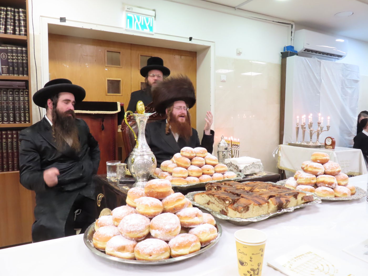 חנוכה בחצר הקודש קאליב