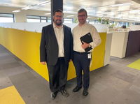 משה פרידמן מנכ״ל קמא-טק, יחד עם בוריס לבאנט ראש קבוצה של בינה מלאכותית בחברת אפלייד מטריאלס