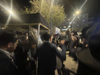 כך בית כנסת ספרדי קטן הצליח לאחד את כל הליטאים לריקוד משותף • צפו