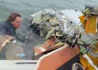 תיעוד בלתי נתפס: ניצולה מהתרסקות מטוס זועקת לעזרה מתחת למים | 2 שרדו