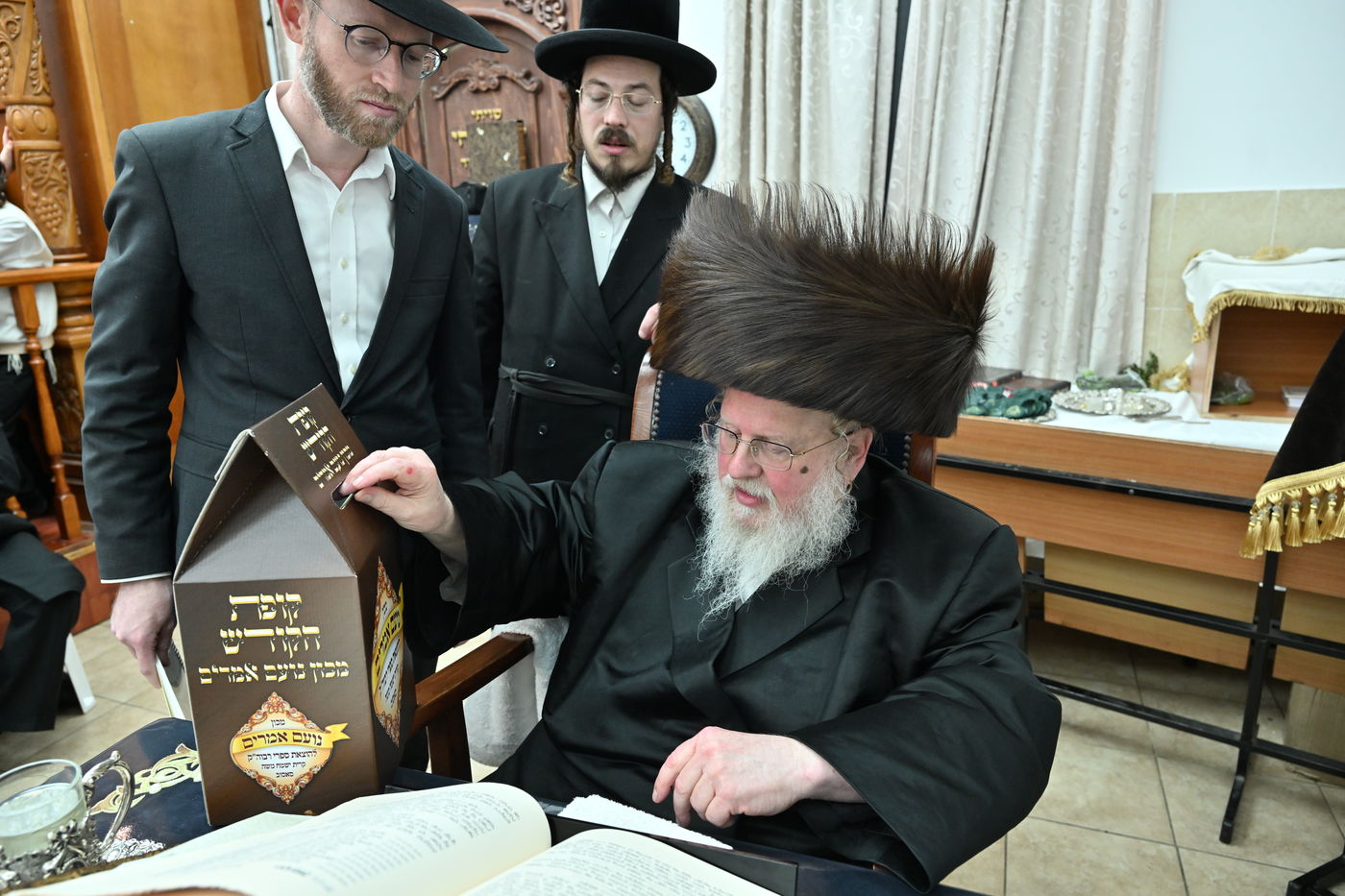 חנוכה בחצה"ק סאסוב