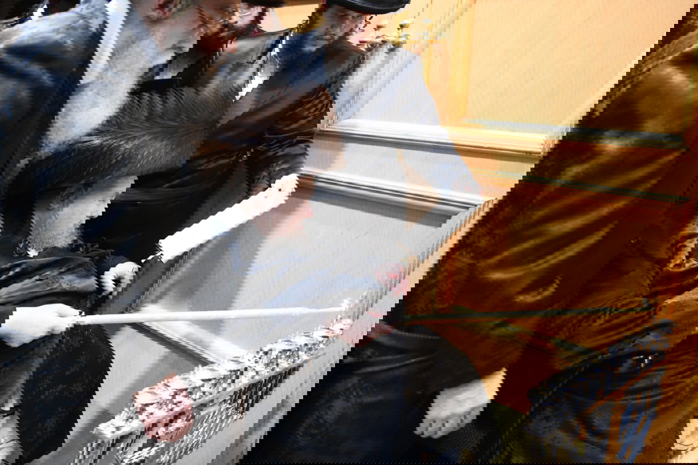 האדמו"ר מבעלזא בהדלקה בערב ומוצאי שב"ק