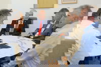 נתניהו בביקור עם הבכירים