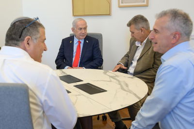 נתניהו בביקור עם הבכירים