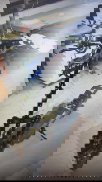 מערב פרוע: הבלשים הבחינו בדבר חשוד ועצרו את רוכב הקורקינט - זה מה שהתגלה