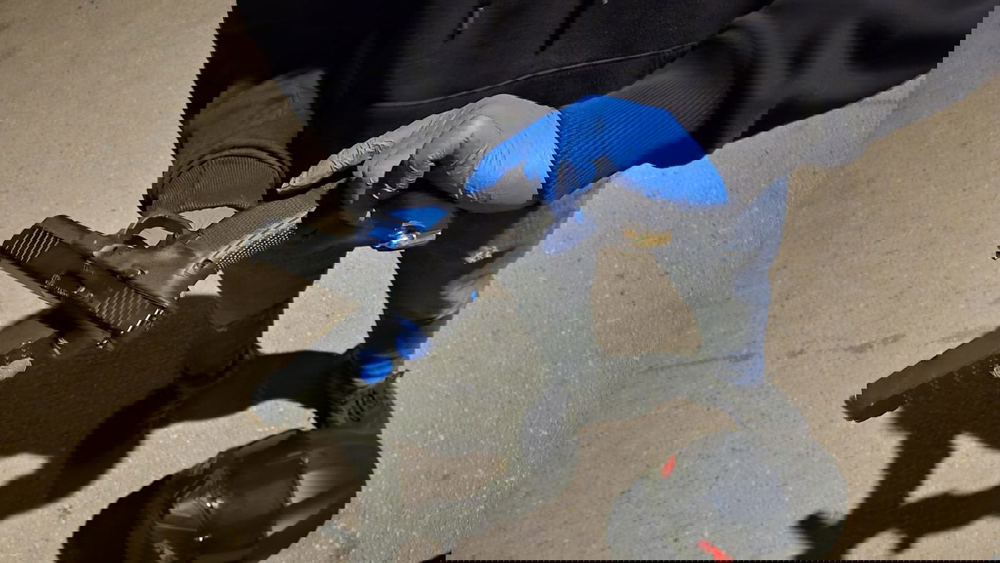 מערב פרוע: הבלשים הבחינו בדבר חשוד ועצרו את רוכב הקורקינט - זה מה שהתגלה