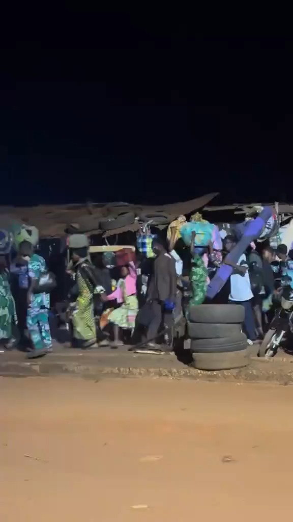 חסידיו של "אבו נח" נוסעים הלילה כל הדרך מבנין לגאנה רק כדי לתפוס מקום בתיבת נח שלו