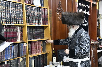 הרב מנדלוביץ מטורקא מחפש ספר