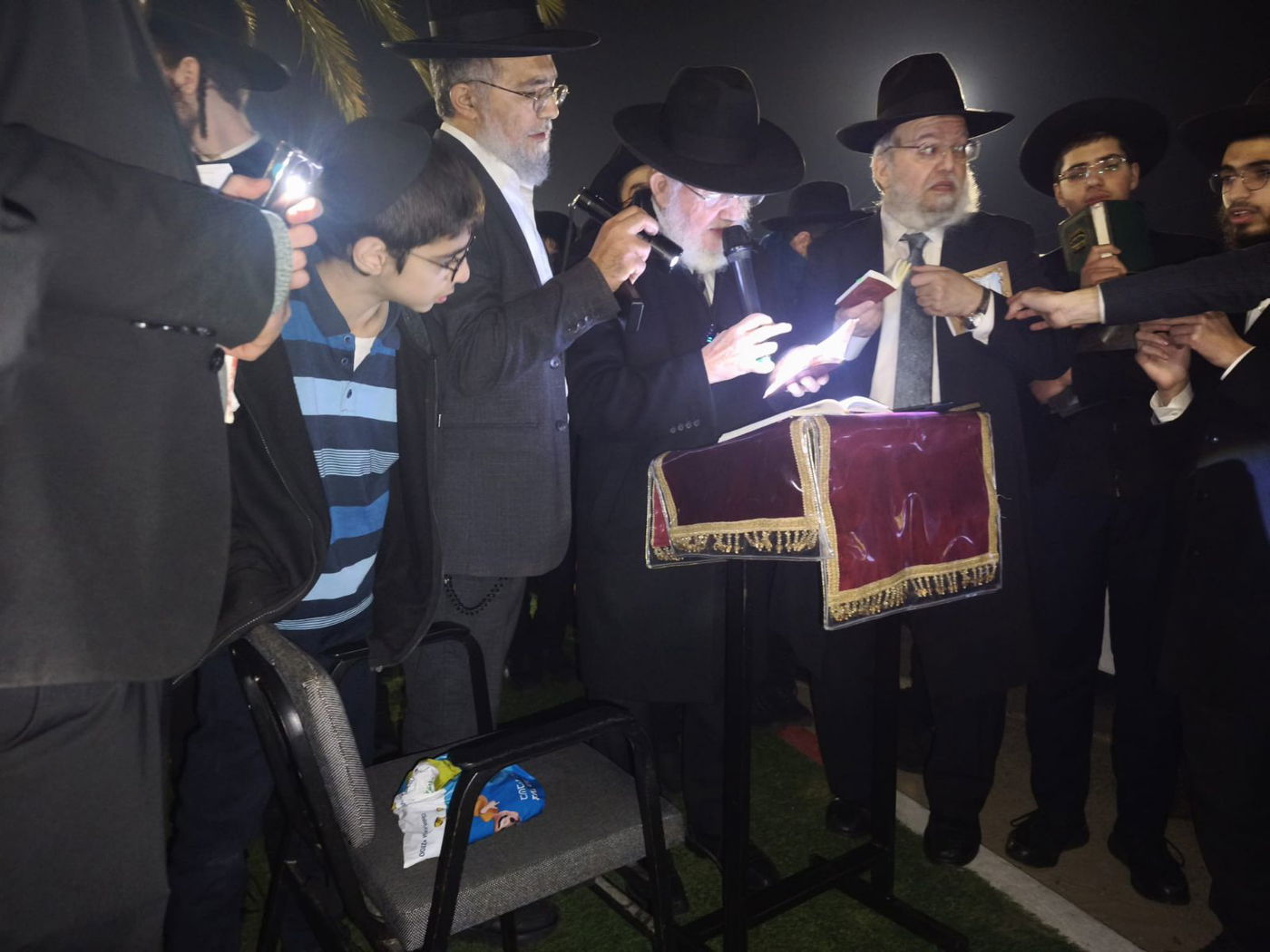 עצרת התפילה של 'כסא רחמים' מול שערי כלא 10