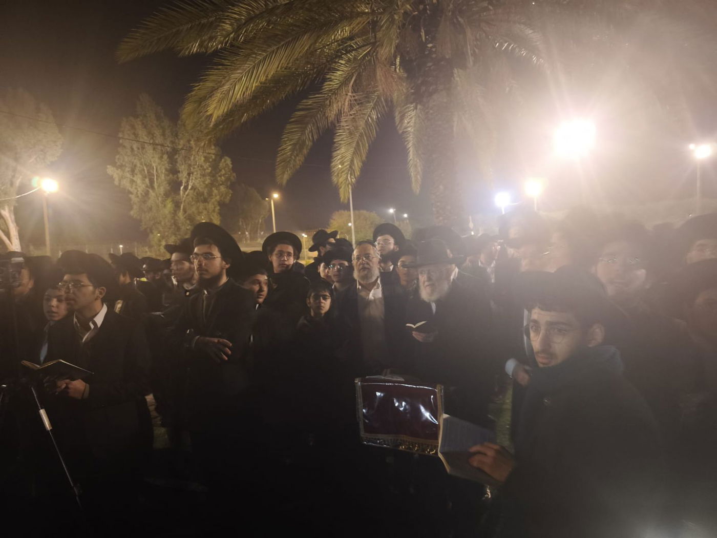 עצרת התפילה של 'כסא רחמים' מול שערי כלא 10