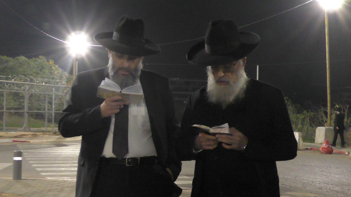 עצרת התפילה של 'כסא רחמים' מול שערי כלא 10