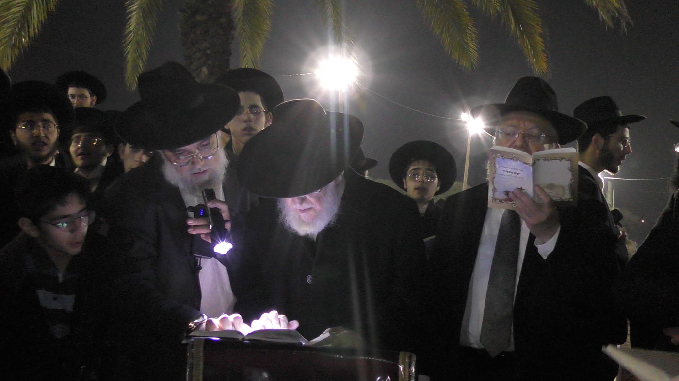 עצרת התפילה של 'כסא רחמים' מול שערי כלא 10