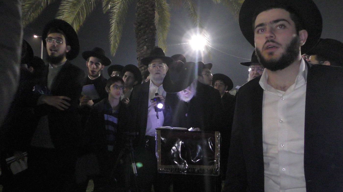 עצרת התפילה של 'כסא רחמים' מול שערי כלא 10