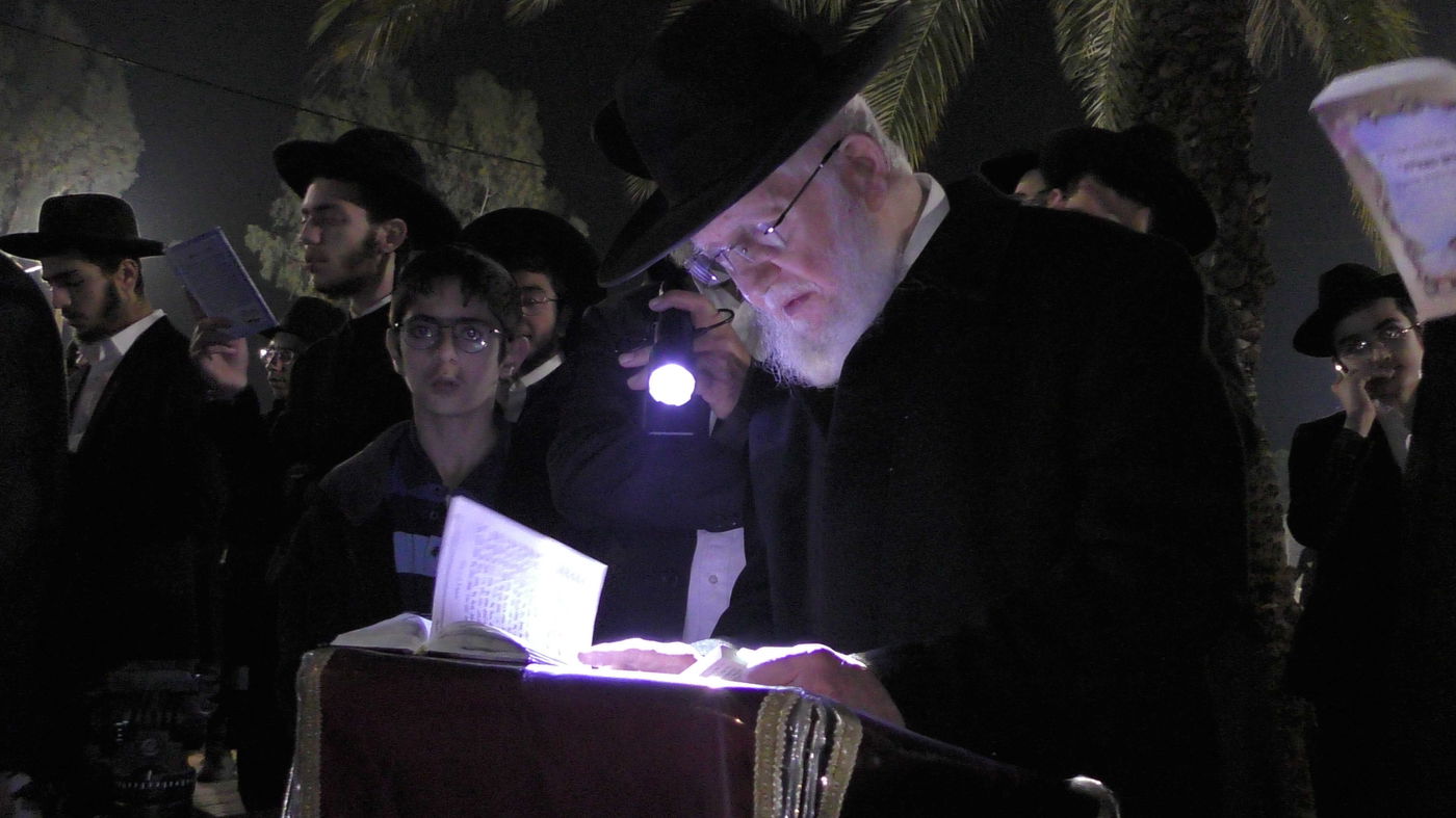 עצרת התפילה של 'כסא רחמים' מול שערי כלא 10