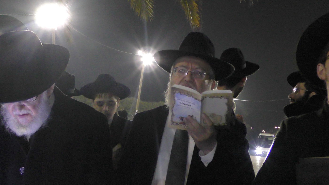 עצרת התפילה של 'כסא רחמים' מול שערי כלא 10