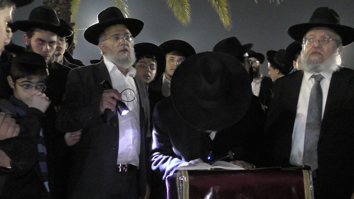 עצרת התפילה של 'כסא רחמים' מול שערי כלא 10