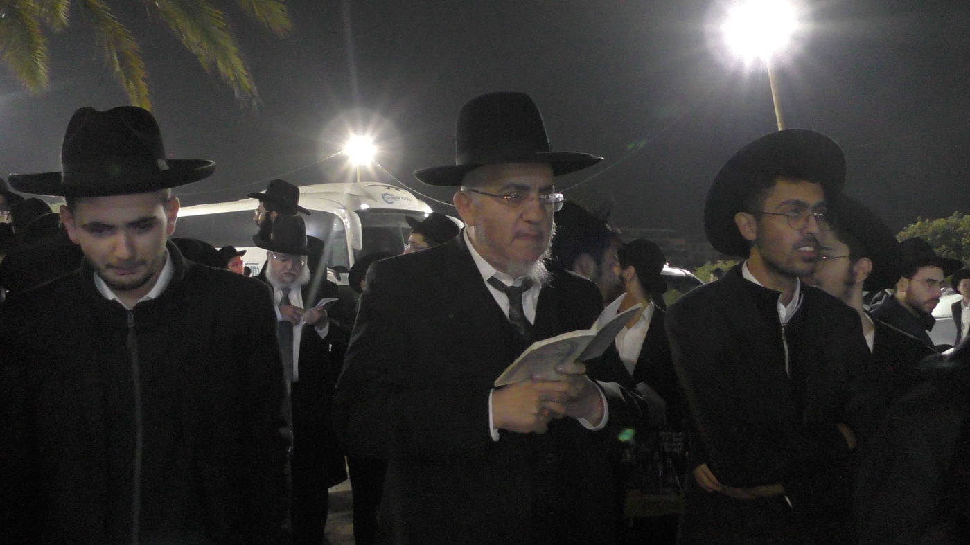 עצרת התפילה של 'כסא רחמים' מול שערי כלא 10