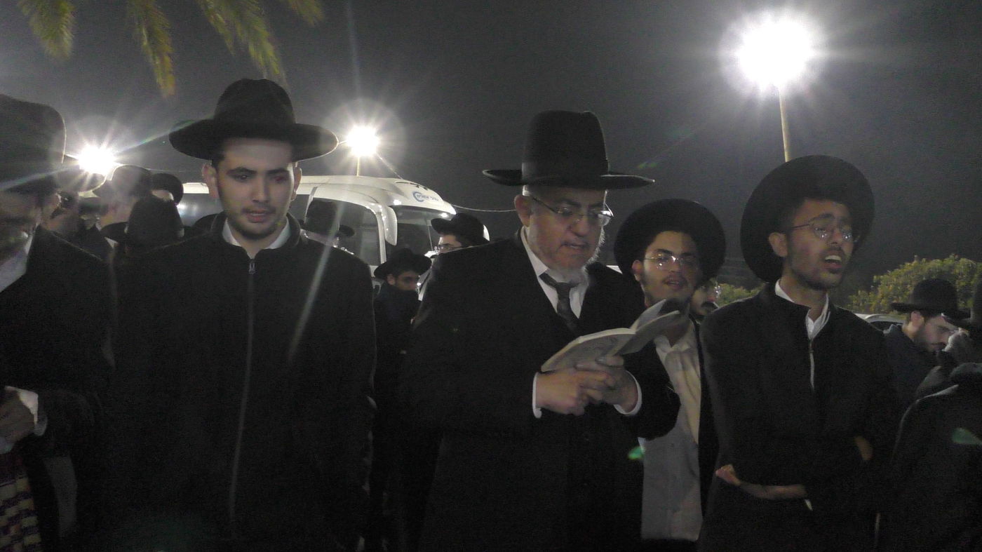 עצרת התפילה של 'כסא רחמים' מול שערי כלא 10