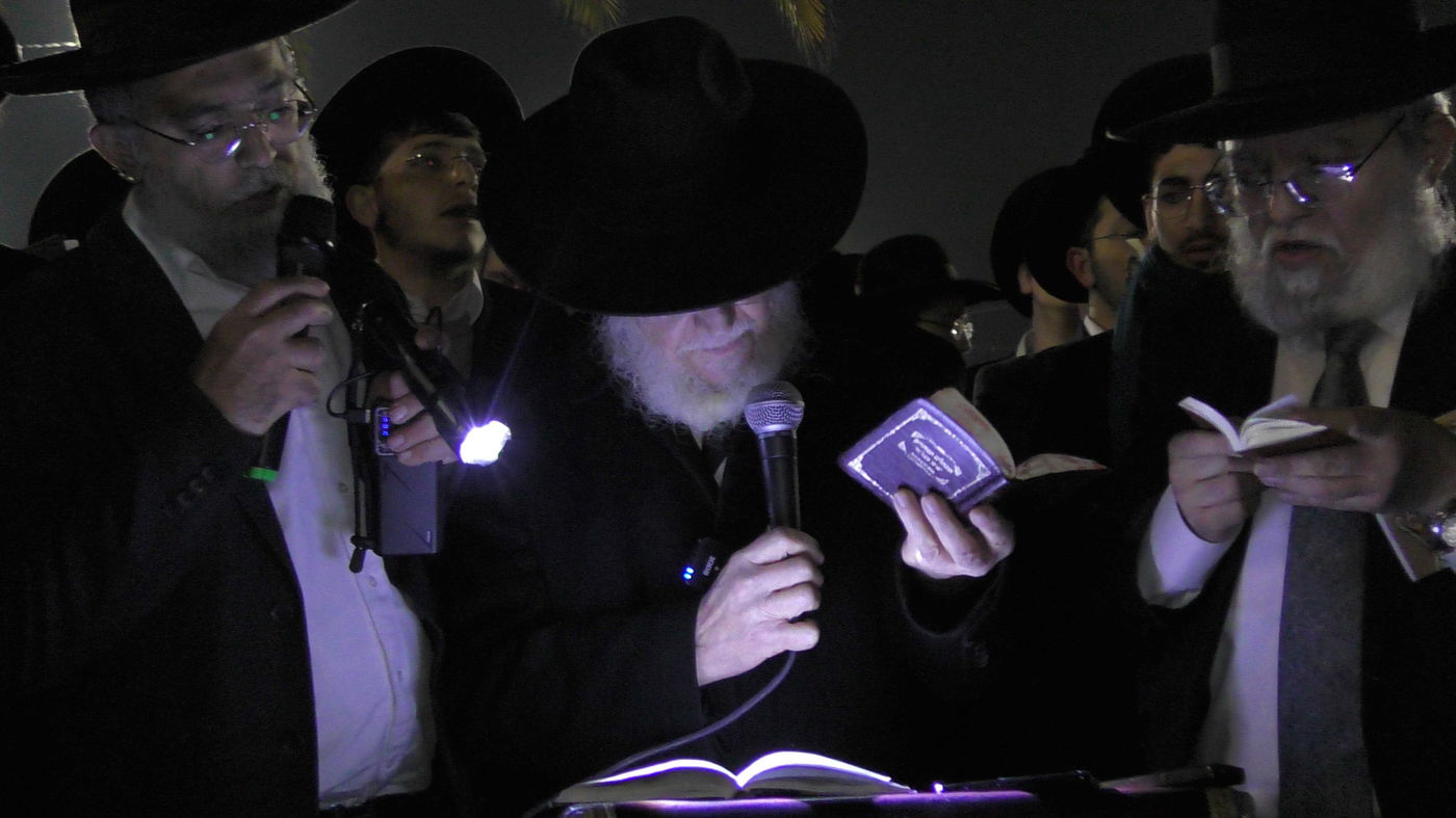 עצרת התפילה של 'כסא רחמים' מול שערי כלא 10