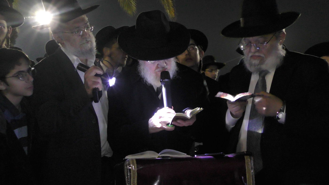 עצרת התפילה של 'כסא רחמים' מול שערי כלא 10