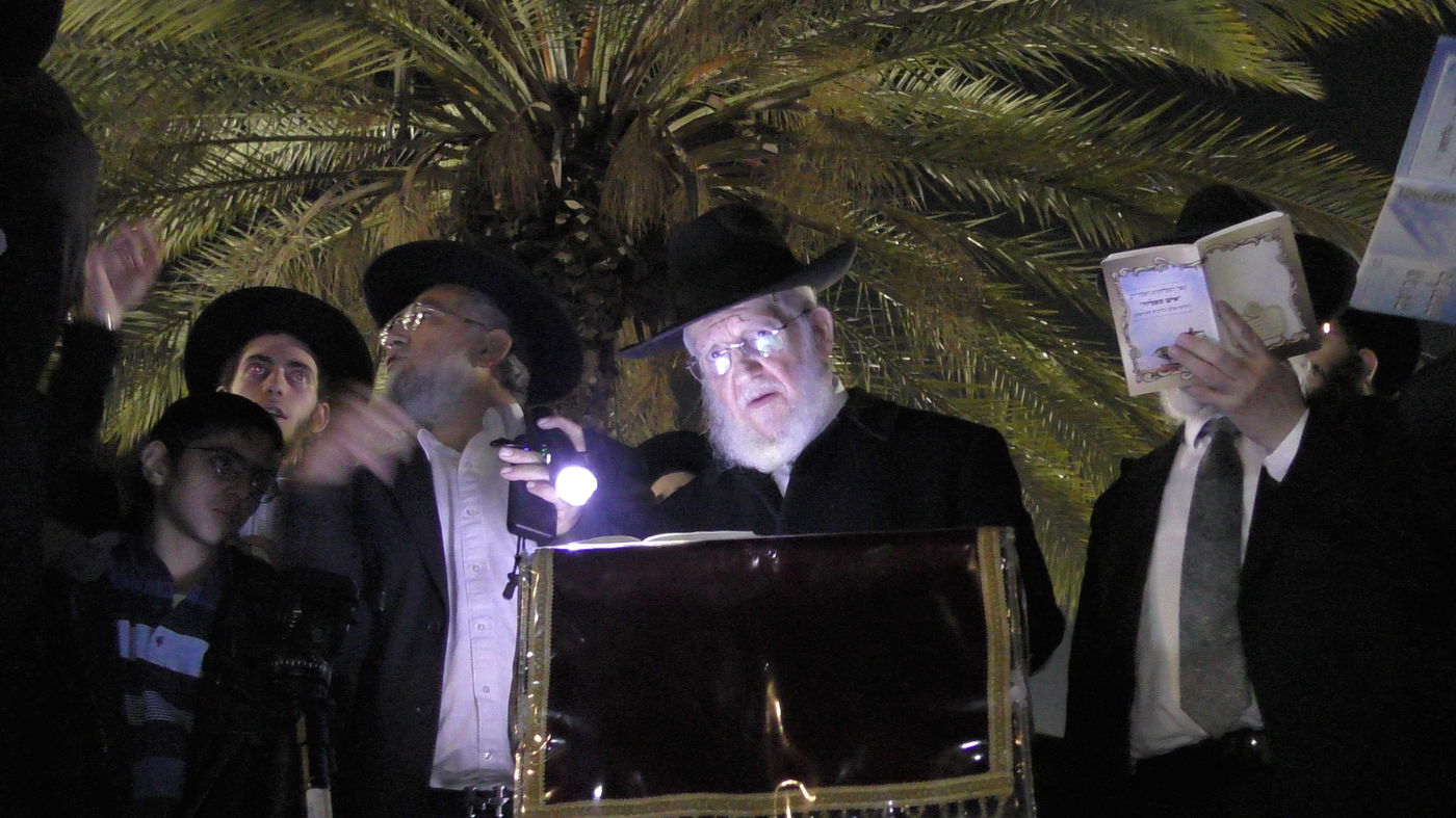 עצרת התפילה של 'כסא רחמים' מול שערי כלא 10