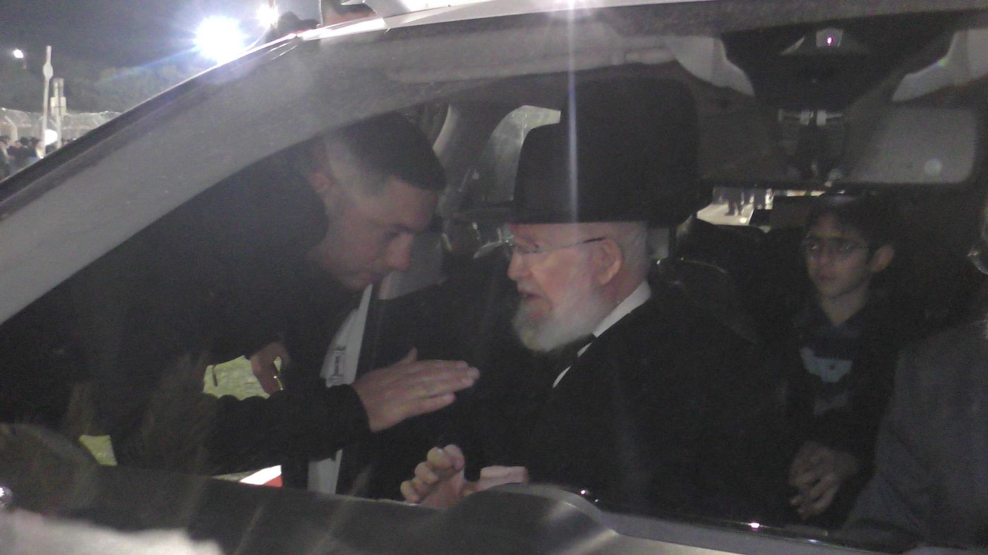 עצרת התפילה של 'כסא רחמים' מול שערי כלא 10