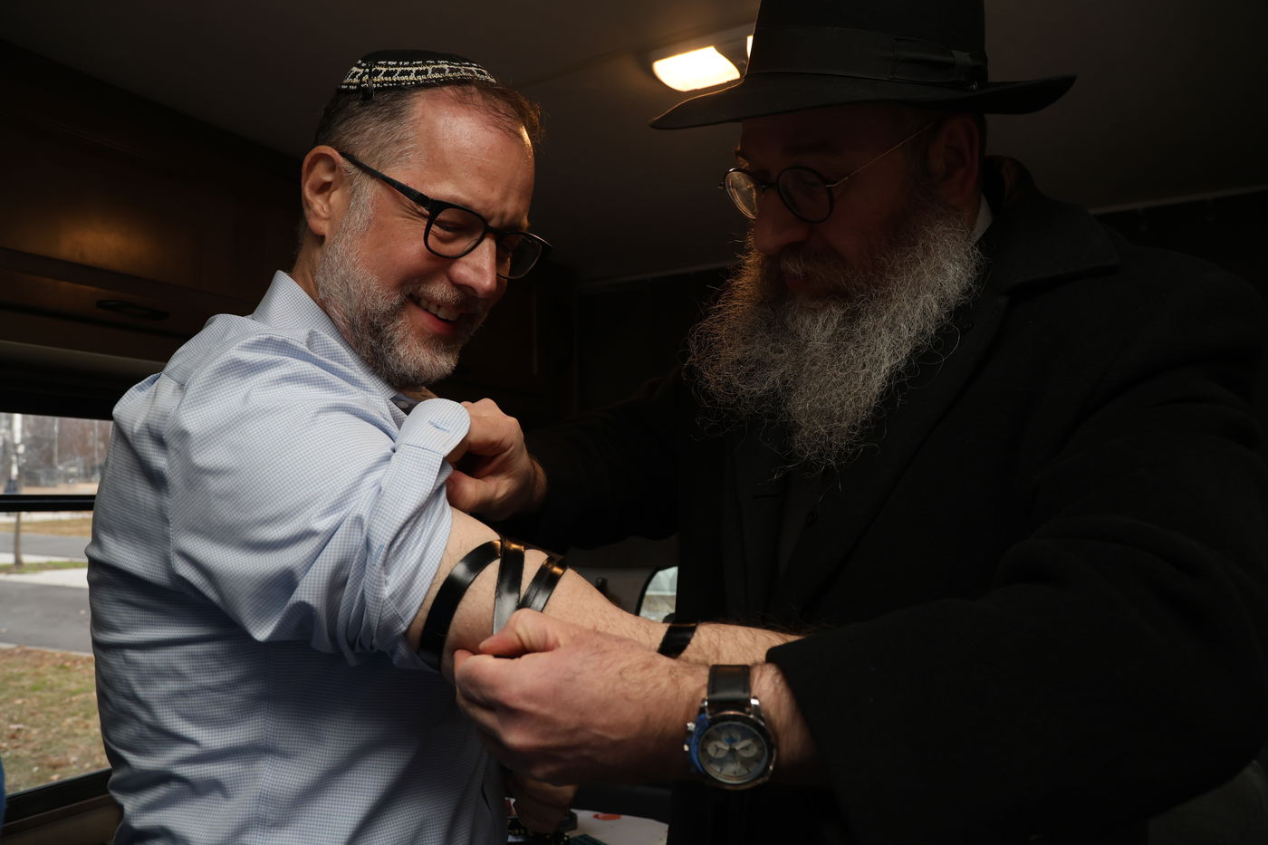 שר האוצר של ניו יורק בהדלקת נר חנוכה בברוקלין