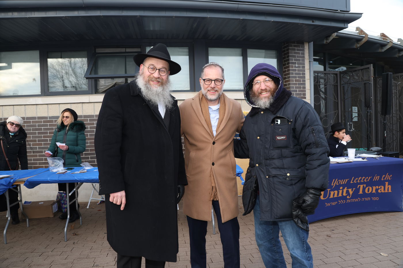 שר האוצר של ניו יורק בהדלקת נר חנוכה בברוקלין
