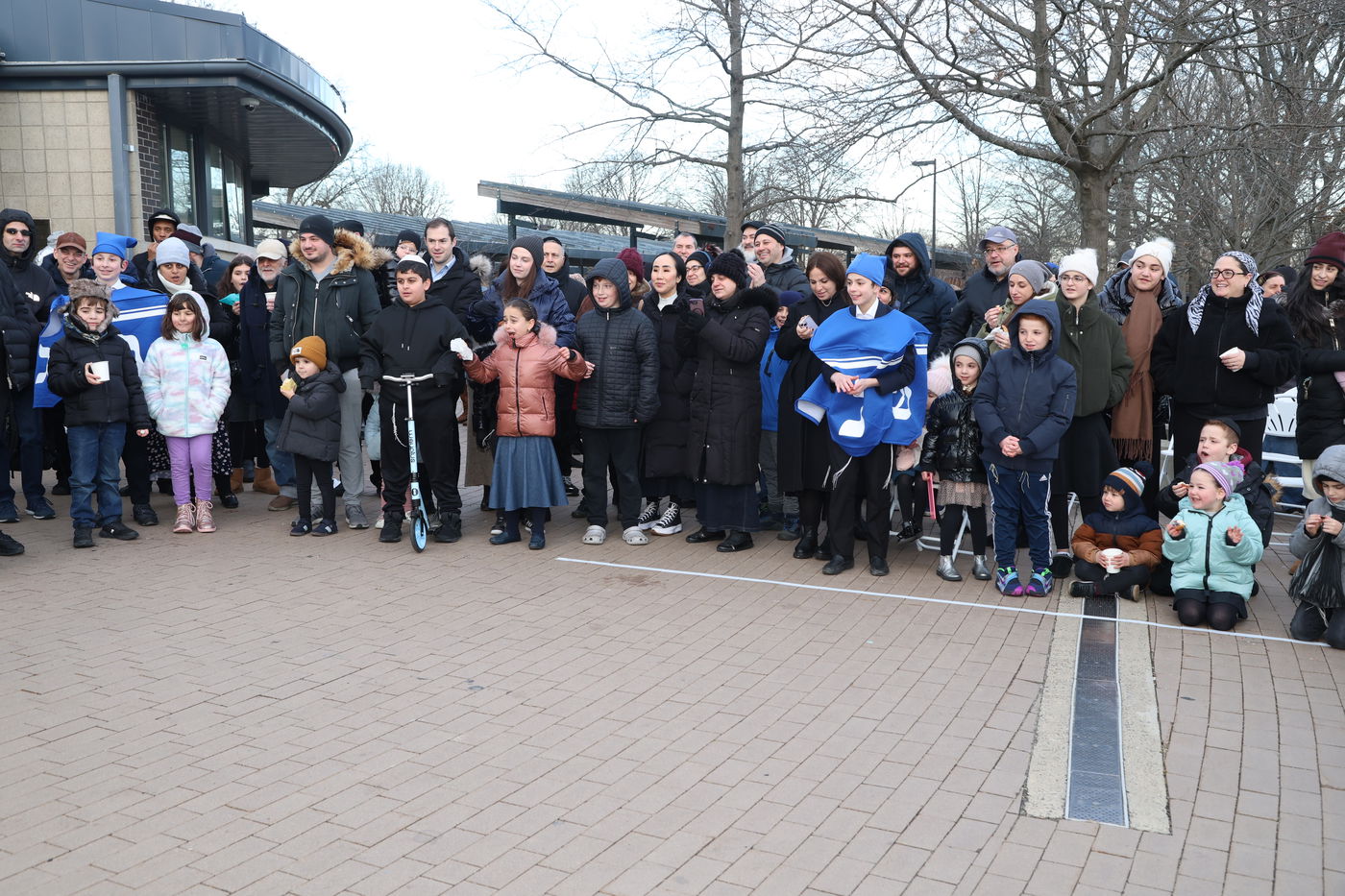 שר האוצר של ניו יורק בהדלקת נר חנוכה בברוקלין