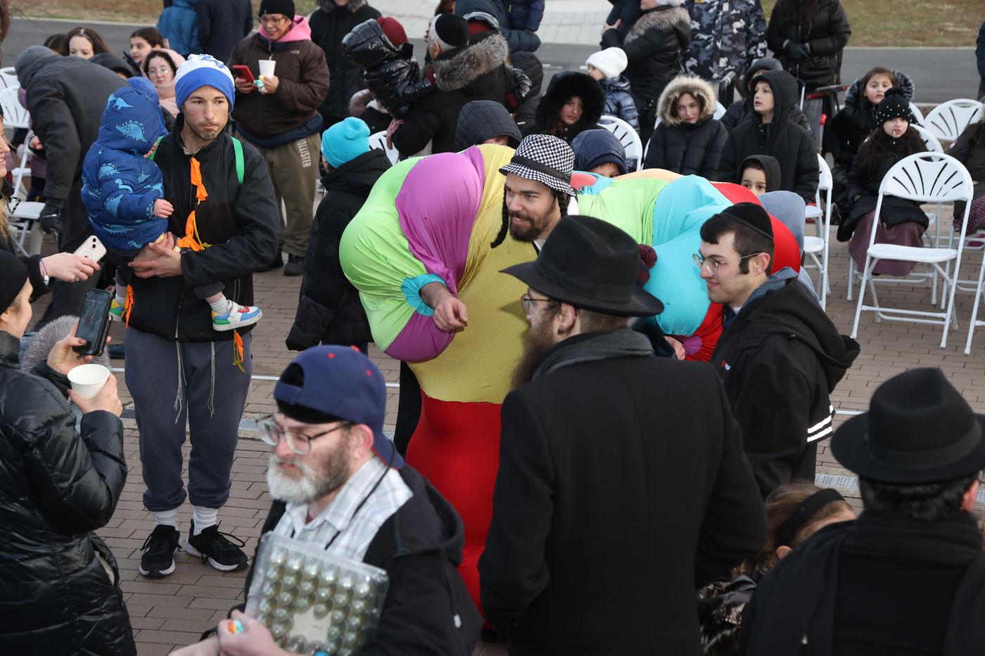 שר האוצר של ניו יורק בהדלקת נר חנוכה בברוקלין