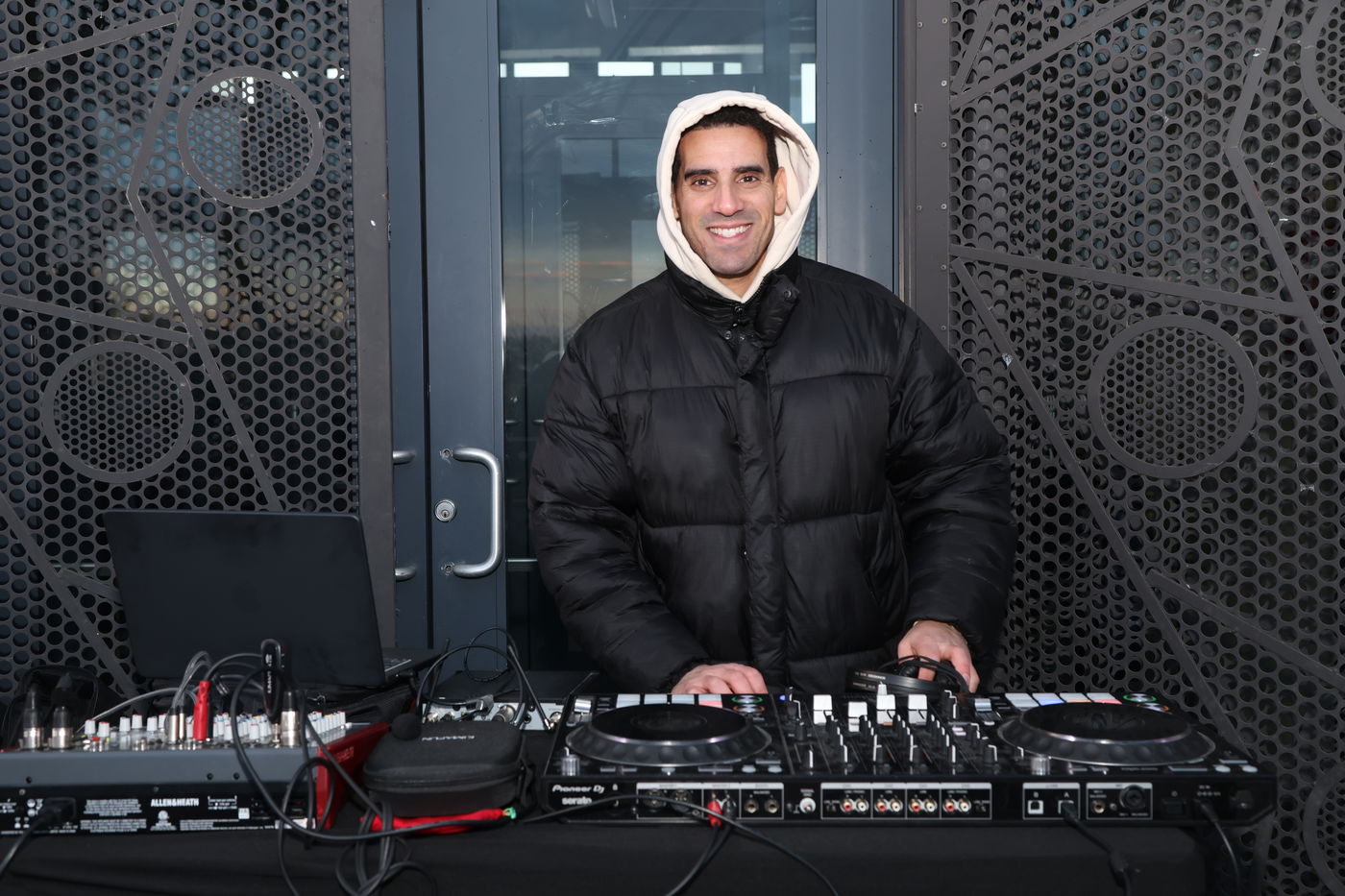 שר האוצר של ניו יורק בהדלקת נר חנוכה בברוקלין