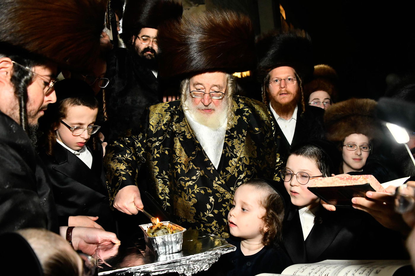 האדמו"ר מספינקא בשריפת הפתילות