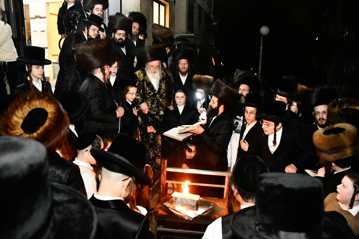 האדמו"ר מספינקא בשריפת הפתילות