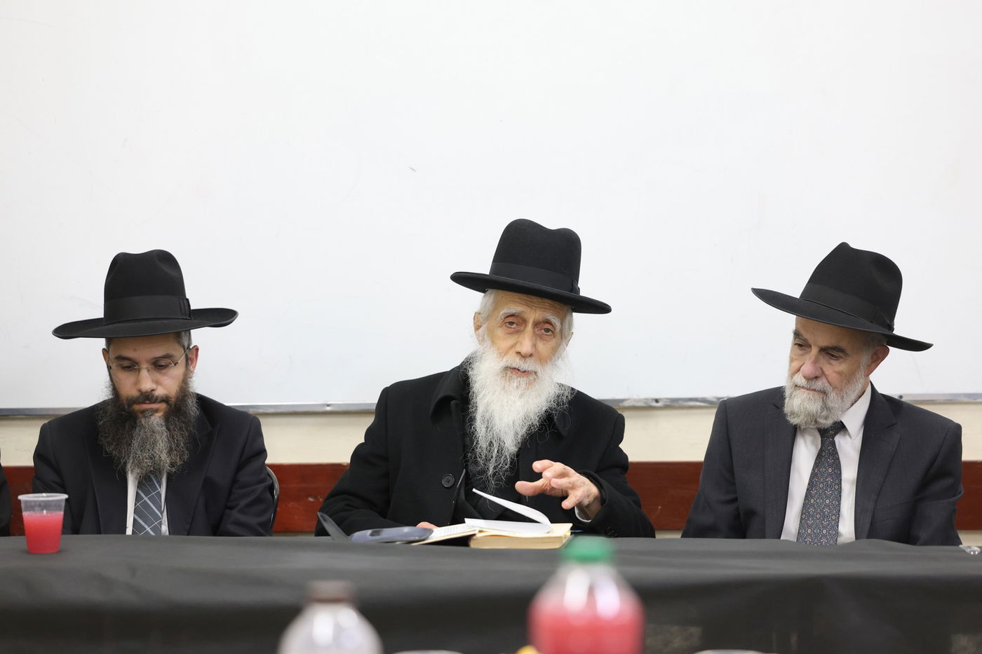 מעמד היסוד לישיבה בבית שמש ע"י הגאון רבי יהודה כהן