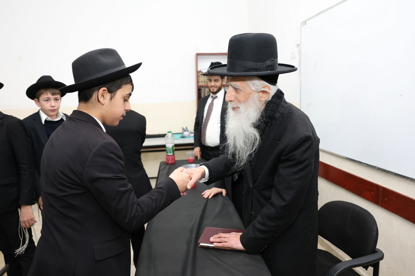 מעמד היסוד לישיבה בבית שמש ע"י הגאון רבי יהודה כהן