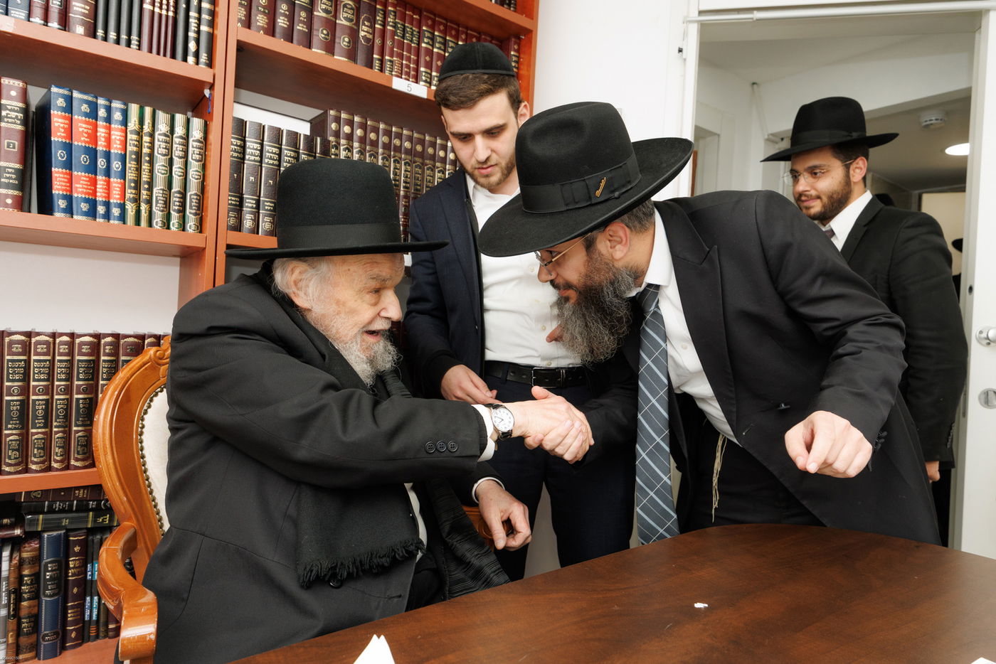 התלמידים אצל הגרמ"ה הירש