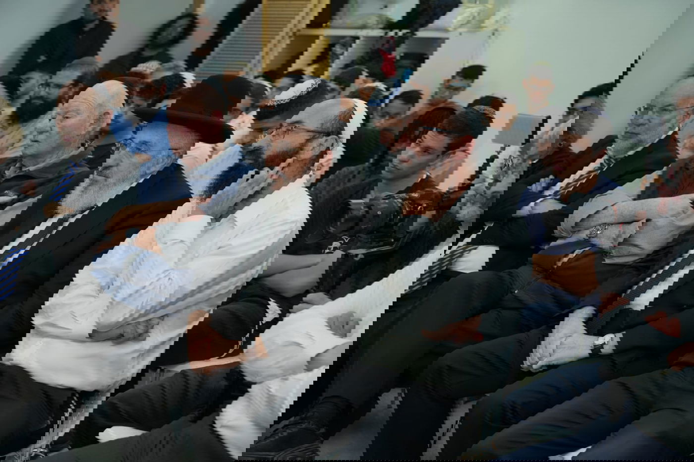 הכנסת ס"ת לזכרו של אביו של שורד השבי אלמוג מאיר ג'אן