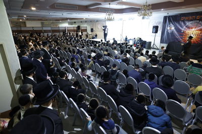 אירוע חנוכה של זה לזה