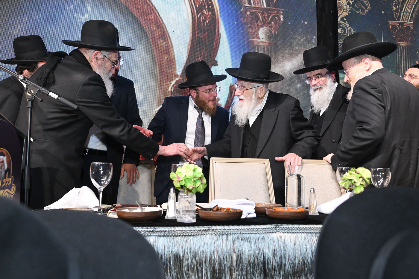 הגאון רבי עזריאל אויערבאך בהופעתו למעמד