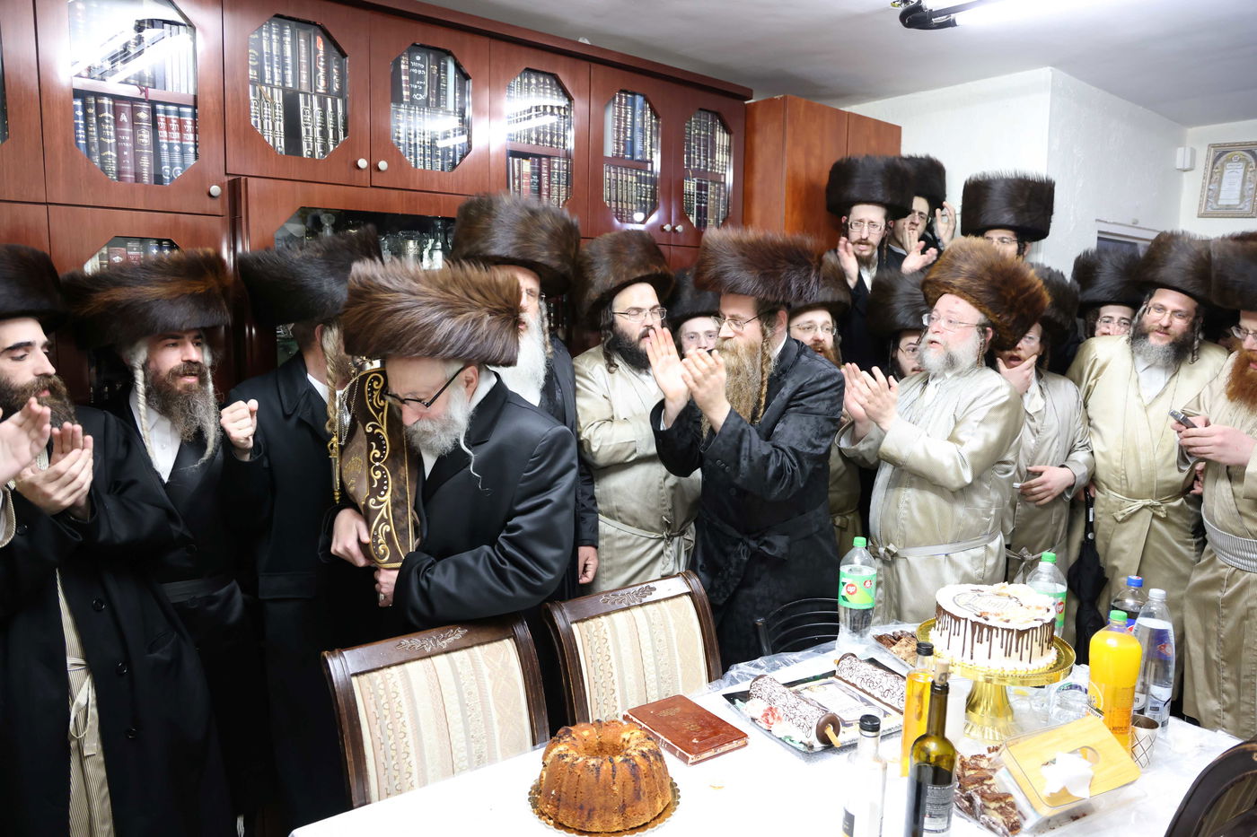 הכנסת ס"ת לביהמ"ד דקהל חסידי ירושלים בבית שמש