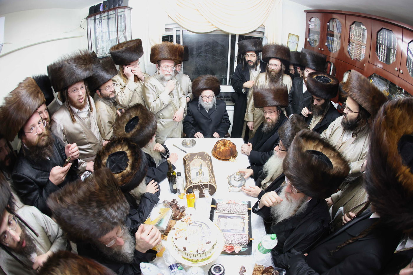 הכנסת ס"ת לביהמ"ד דקהל חסידי ירושלים בבית שמש