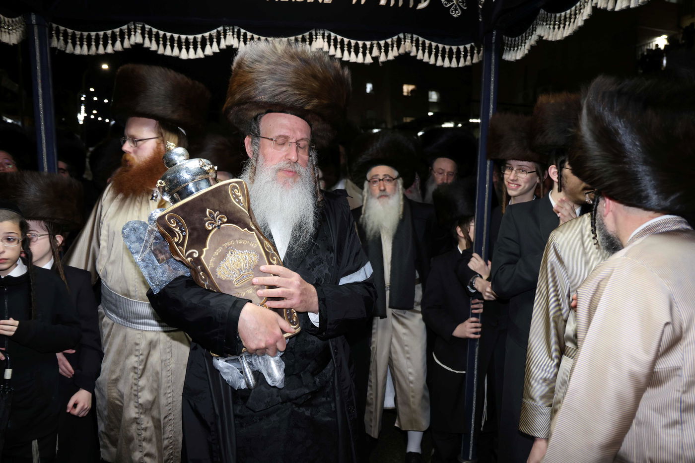 הכנסת ס"ת לביהמ"ד דקהל חסידי ירושלים בבית שמש