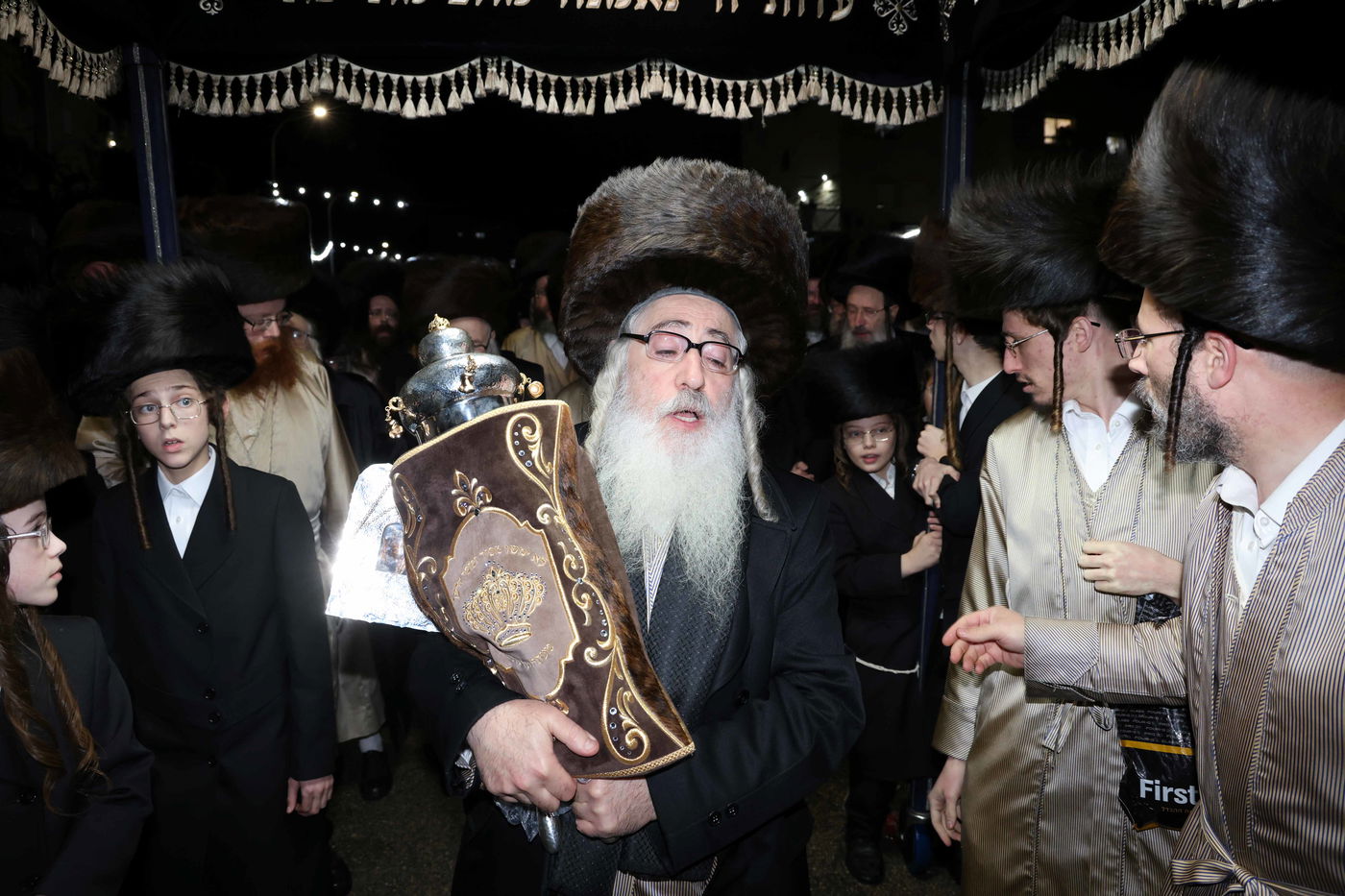 הכנסת ס"ת לביהמ"ד דקהל חסידי ירושלים בבית שמש